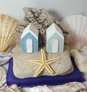 DRIFTWOOD 23 - 2 Beach Huts on Stone with Starfish