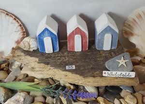 DRIFTWOOD 35- 3 Huts with Starfish on Driftwood
