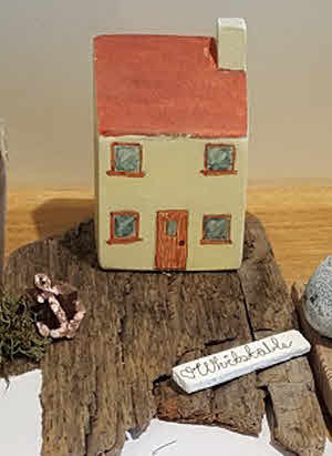 DRIFTWOOD 38- Yellow Cottage & with Gold Anchor on Driftwood