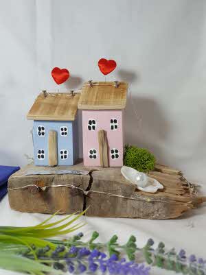 DRIFTWOOD 17 - 2 Houses on Driftwood (with Pearl & Hearts)
