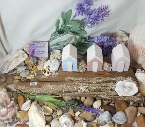 DRIFTWOOD 29 - Three Huts with Anchor & Oyster Pearl on Driftwood